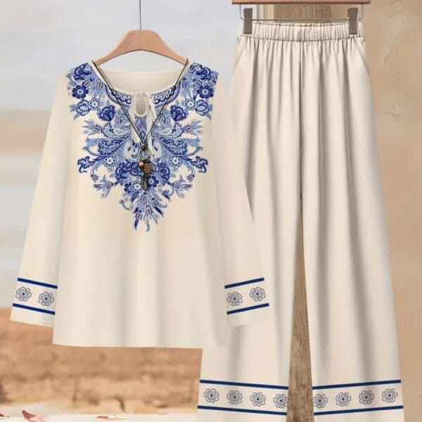 Women’s Elegant Floral Print Two-Piece Set – Long Sleeve Blouse with Wide-Leg Pants, Stylish and Comfortable Outfit for All Seasons Made from Soft Polyester Fabric